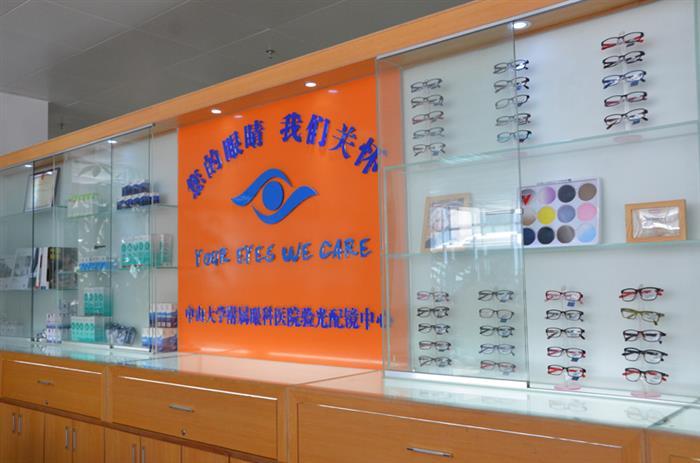 广州中山眼科验光配镜海口分部眼科手术费用是多少？最新价目表一览,半飞秒近视手术价格：14648元起